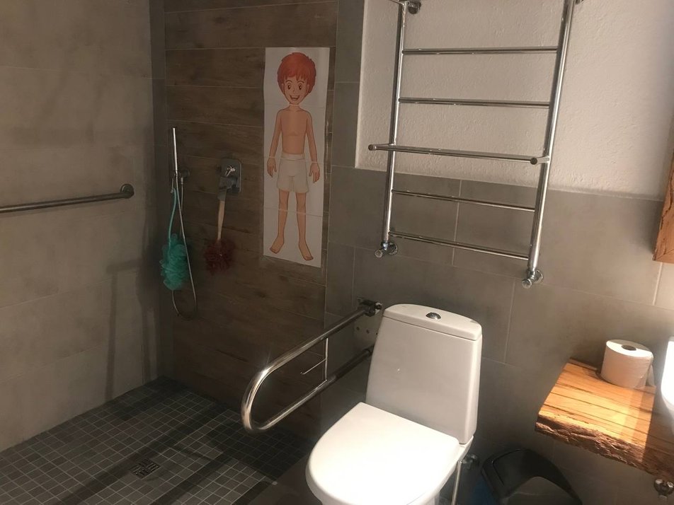 Американець взяв під опіку шістьох українців з інвалідністю: зворушлива історія у фото