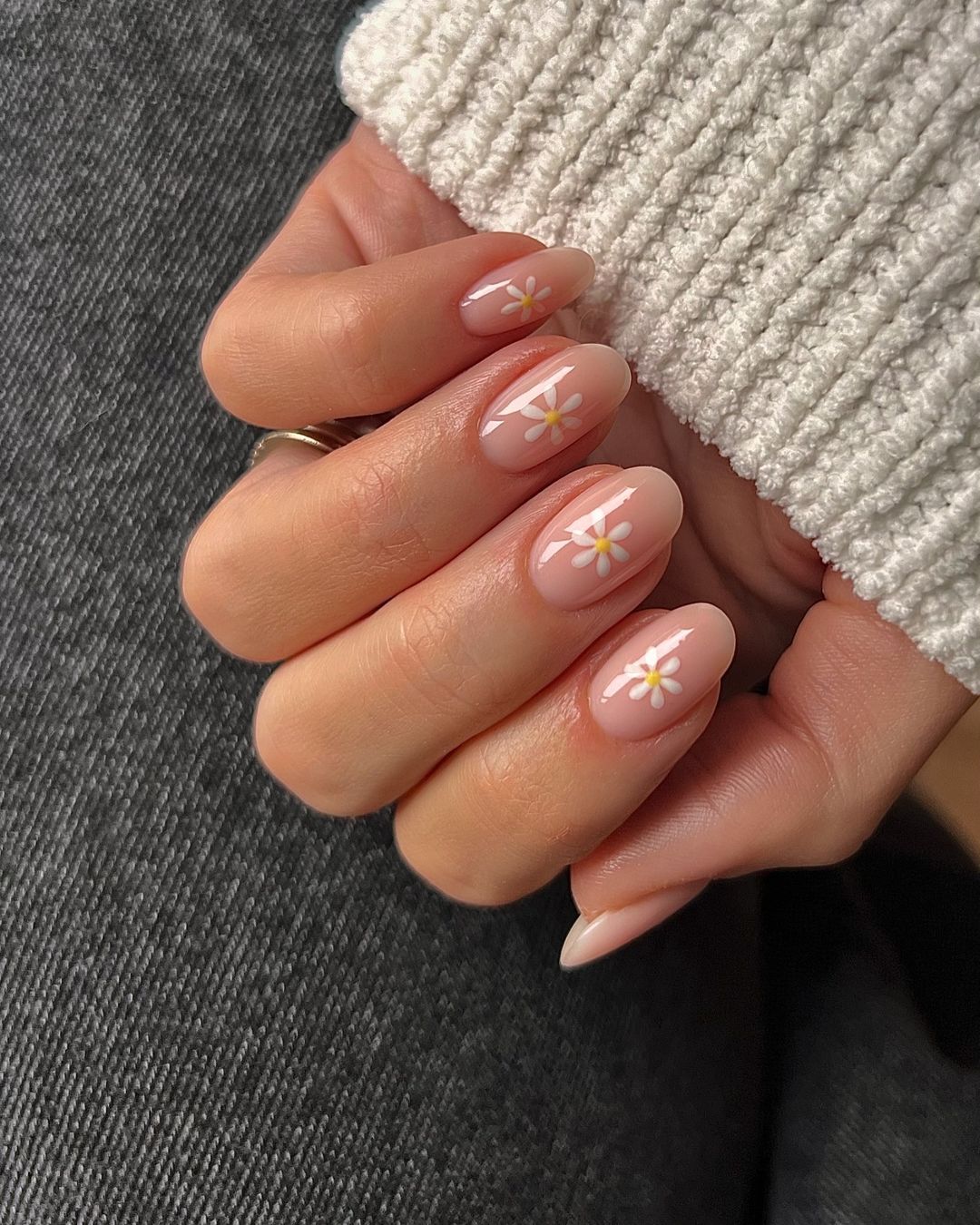 Как выглядит весенний тренд маникюра, который сразу же поднимает настроение (фото)