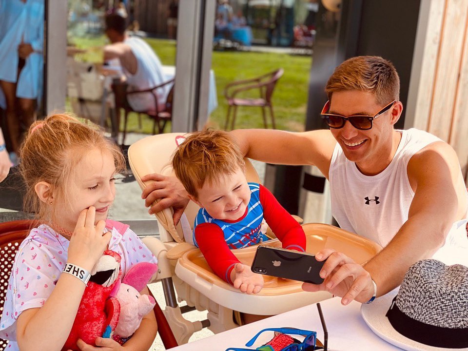 Скільки аліментів платить Остапчук на дітей: його обраниця назвала суму