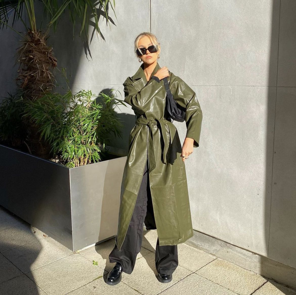 Тренд осені 2025 - шкіряний тренч: як вибрати і не помилитися