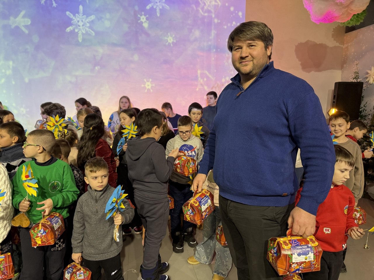 Фонд братів Мкртчан придбав подарунки для дітей Донецької області