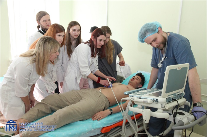 Чи треба боятися молодих лікарів? Інтерв’ю з ректором НМУ ім. Богомольця про якість медичної освіти