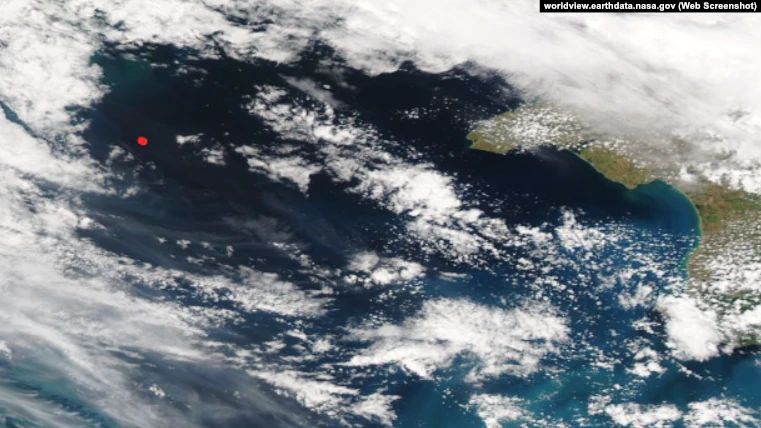 На "вишках Бойка" триває пожежа: супутниковий знімок NASA