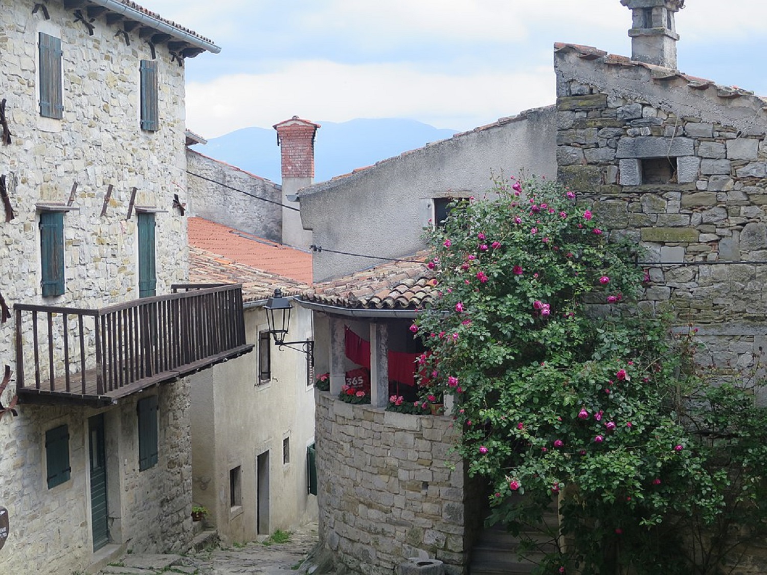 Вгадайте, скільки там живе людей: 7 найменших міст світу