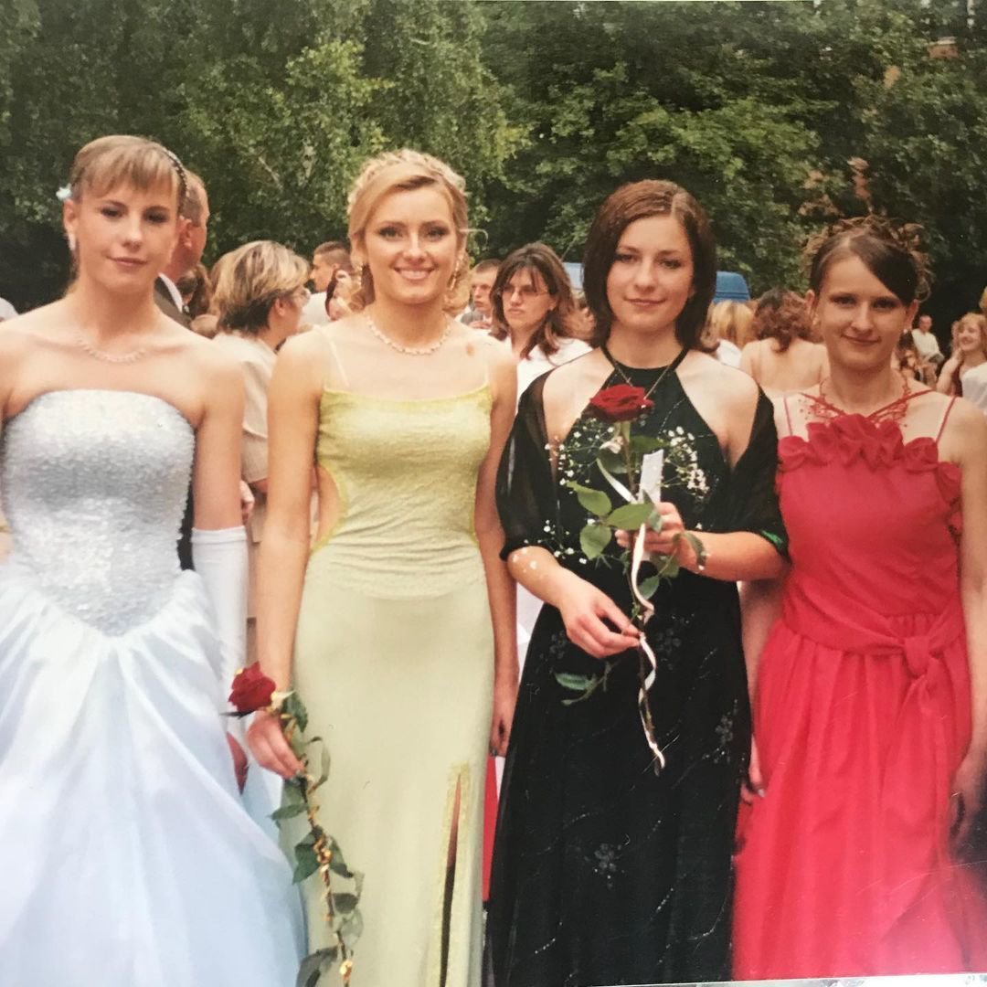 Їх не впізнати! Як виглядали українські зірки на своїх шкільних випускних (фото)