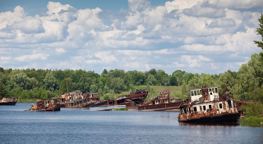 У Чорнобилі показали, як зараз виглядають одні з найвідоміших кораблів та барж у світі