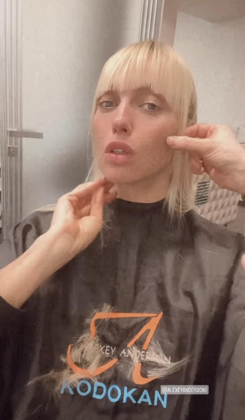 Оля Полякова вернулась к прическе, которую носила 16 лет назад (видео)