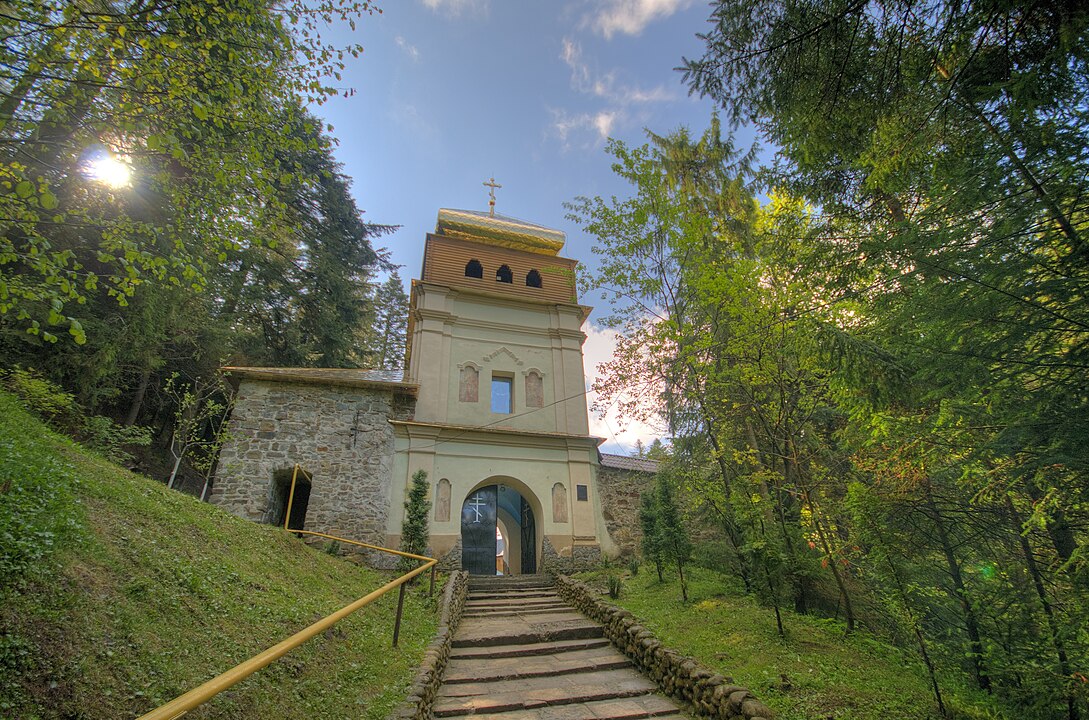 Місця сили в Україні, які обов'язково варто відвідати хоча б раз у житті