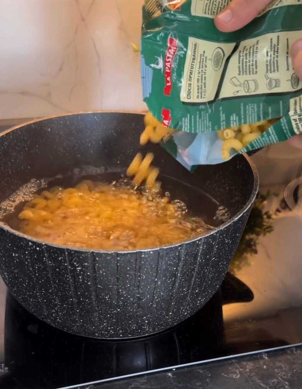 Неймовірно смачна паста з тунцем за 15 хвилин: ідеальний рецепт для зайнятих