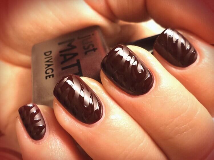 Личить всім і виглядає дорого: найстильніший манікюр осені 2022 (фото)