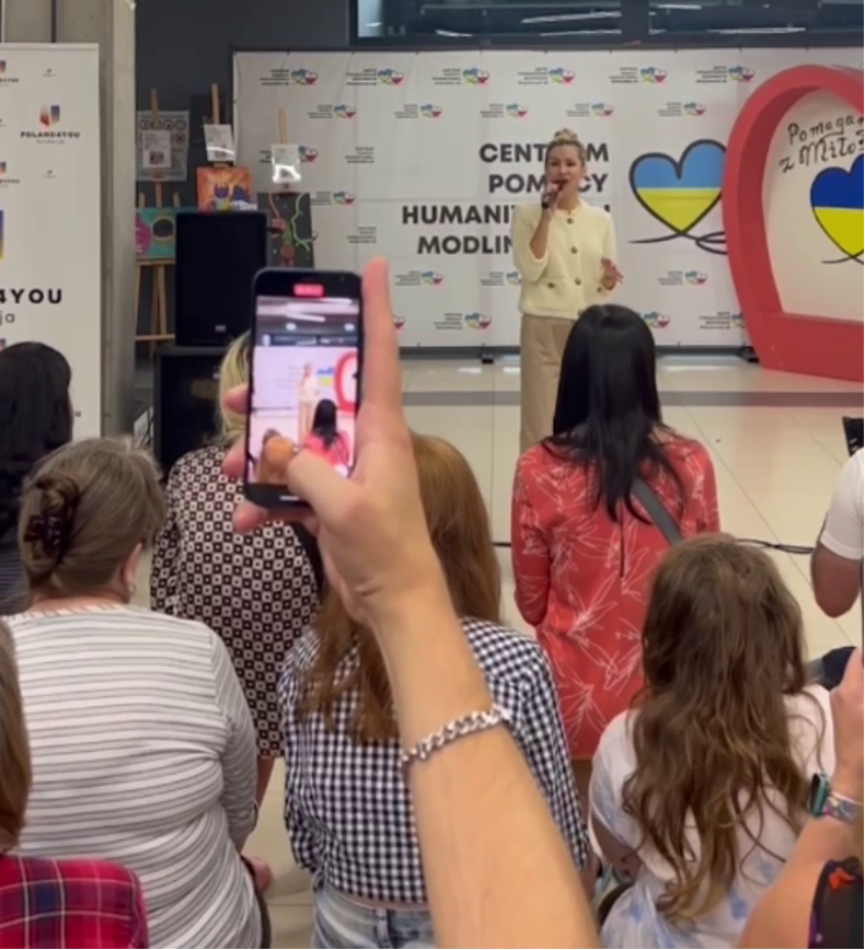 "Ми відчуваємо вашу щирість": українці у Варшаві зустрілися зі Світланою Лободою