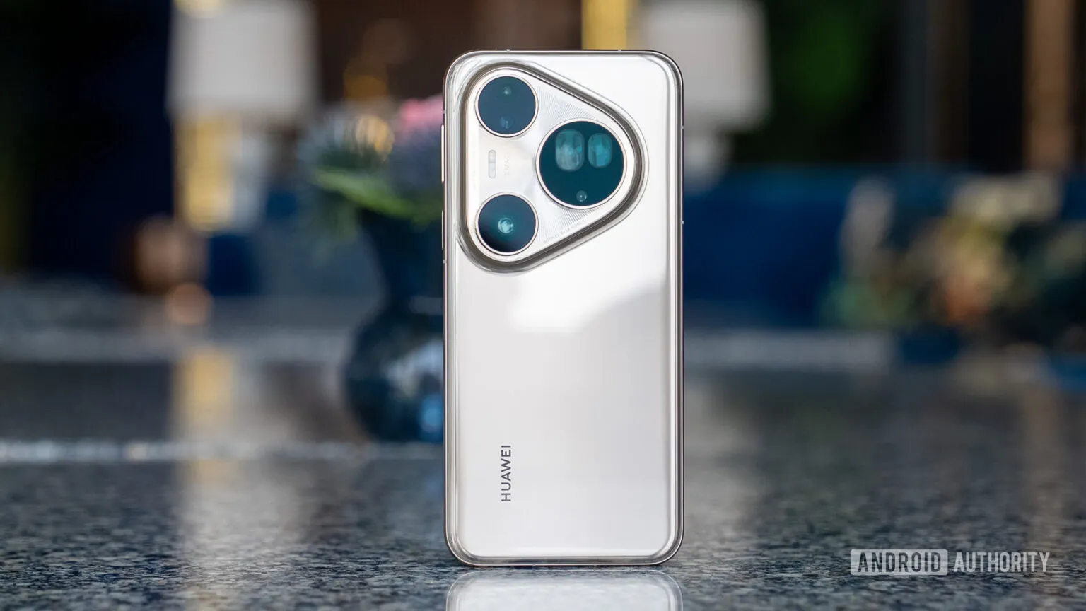 Huawei випустив новий смартфон з унікальною камерою і неймовірною деталізацією