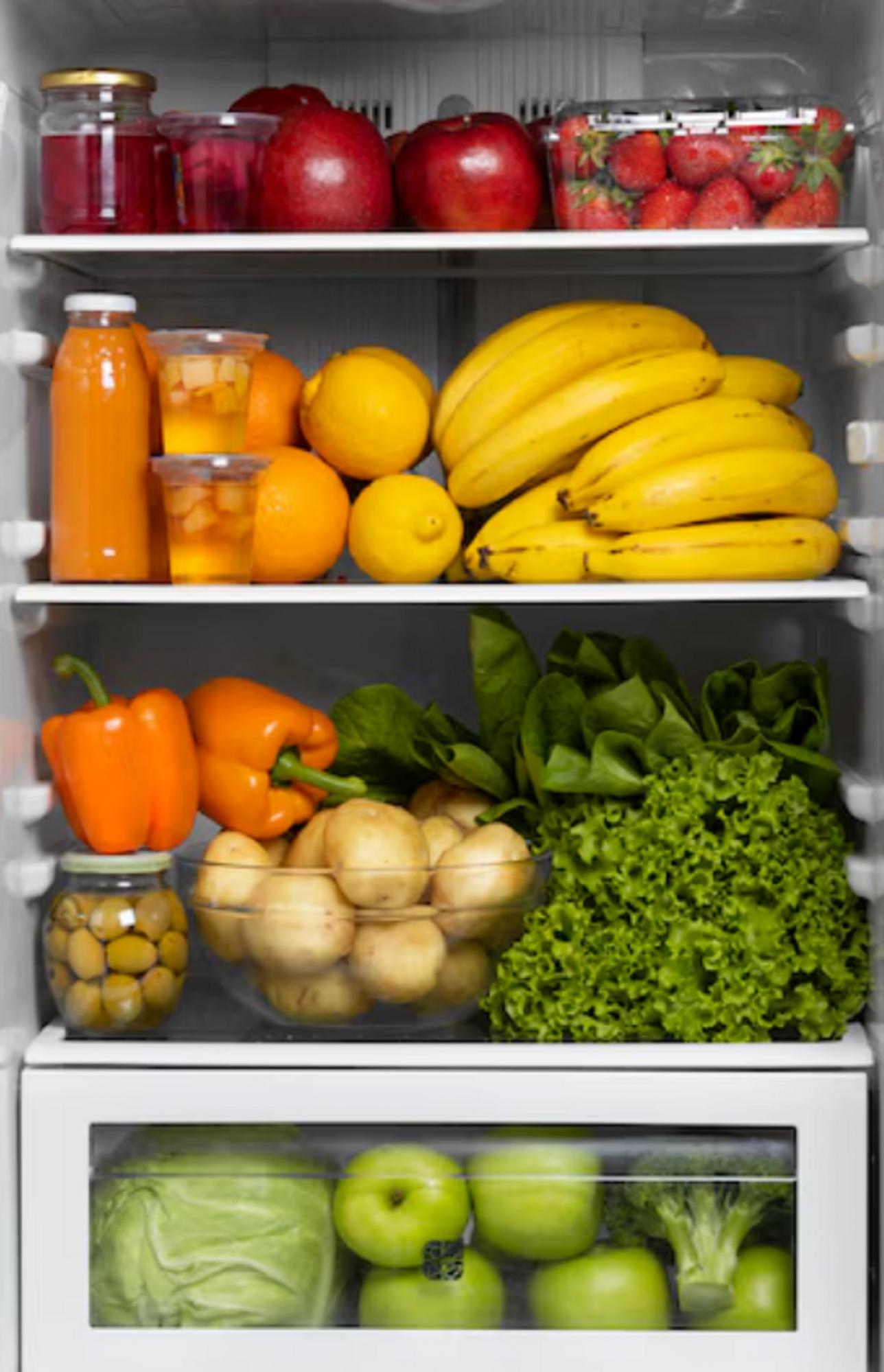 Чи можна зберігати овочі та фрукти разом: як це впливає на свіжість