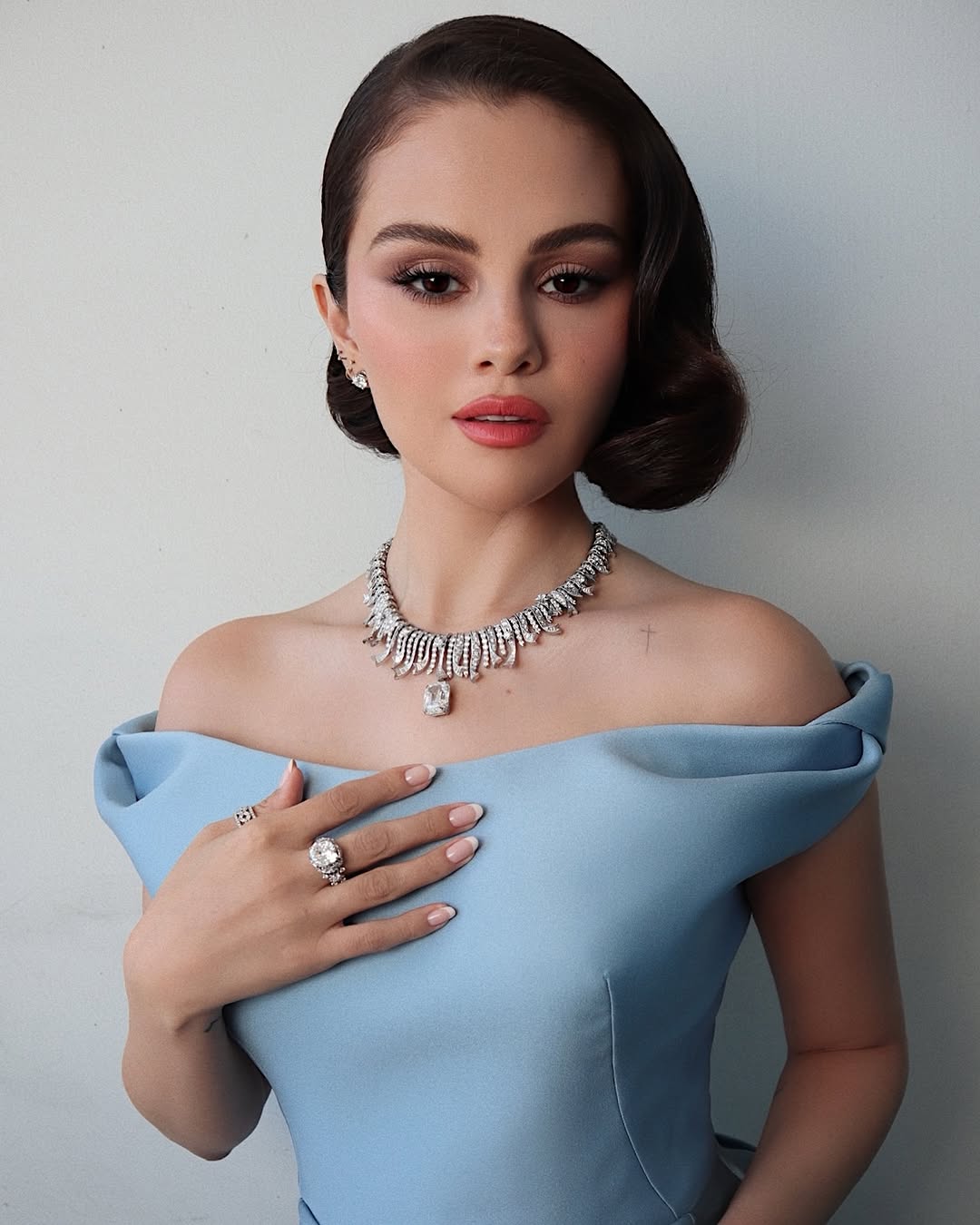 Манікюр Селени Гомес на "Золотому глобусі-2025": дизайн, від якого всі божеволіли