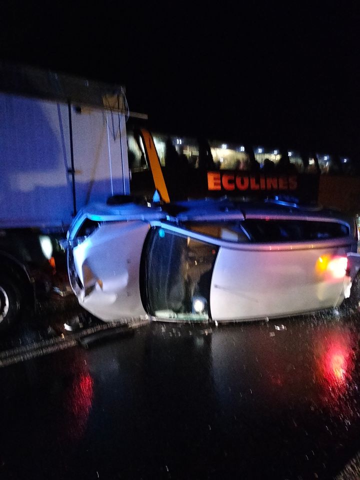 У Польщі зіткнулися автобус, мінібус, евакуатор та фура. Усі водії - українці (фото)