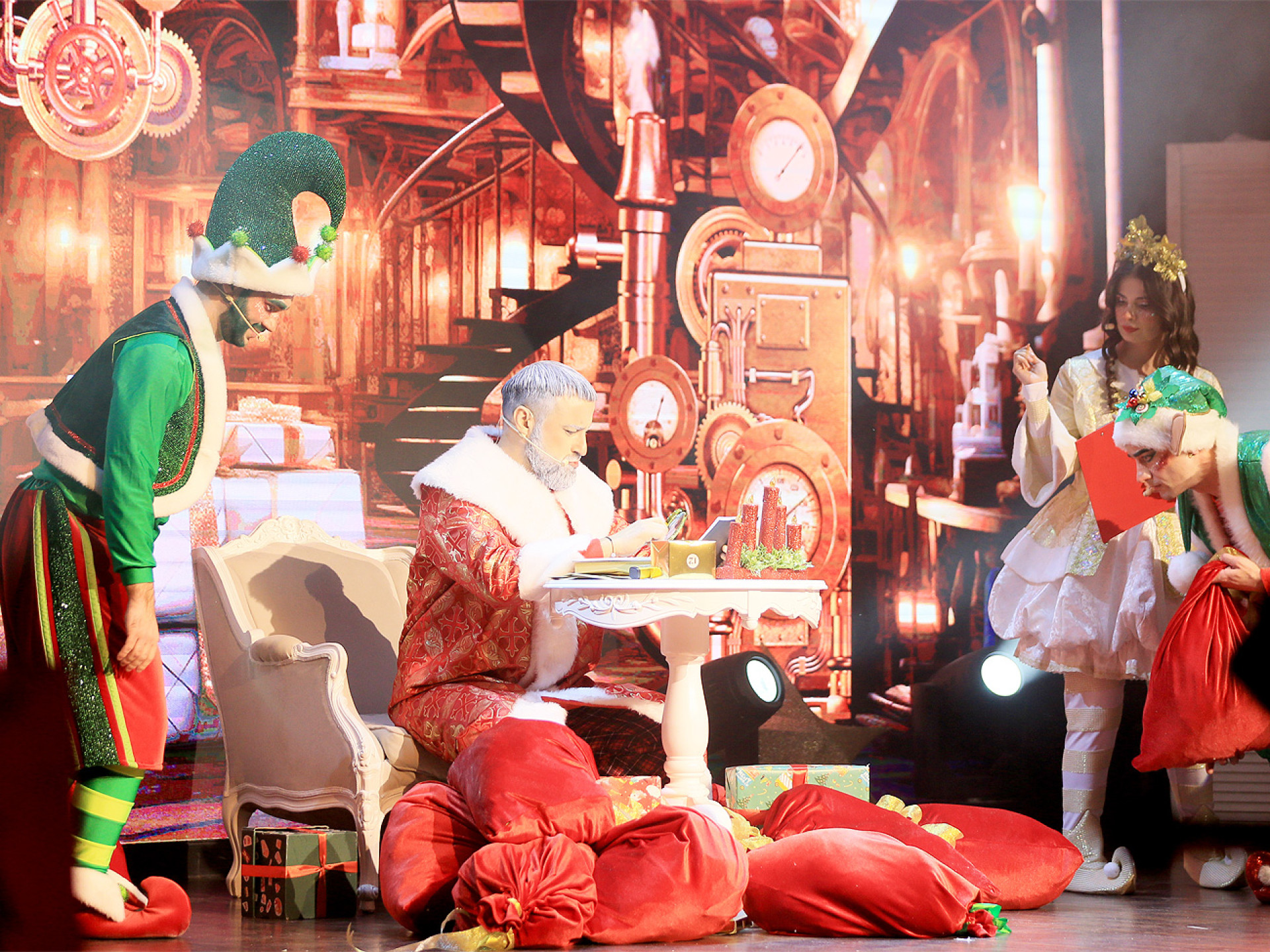 Григорій Козловський та академія "Рух" подарували дітям захисників та загиблих героїв новорічне свято