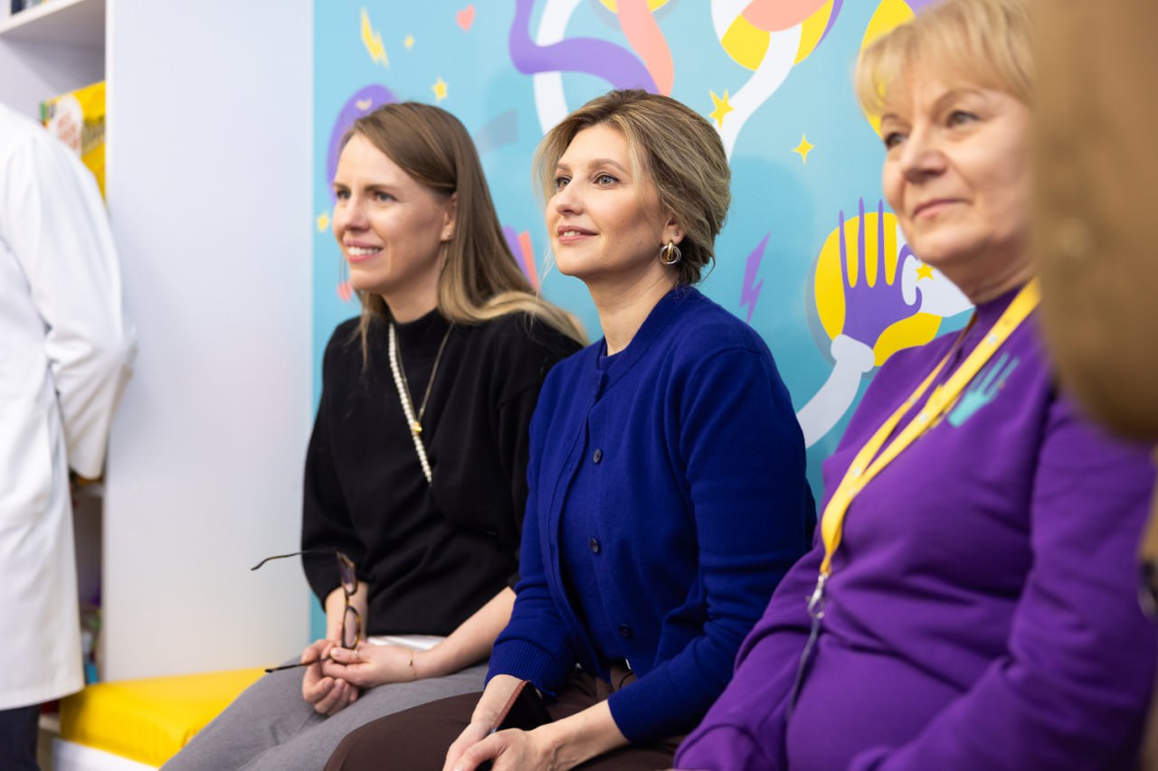 Елена Зеленская в ярком наряде поздравила детей с Днем Святого Николая