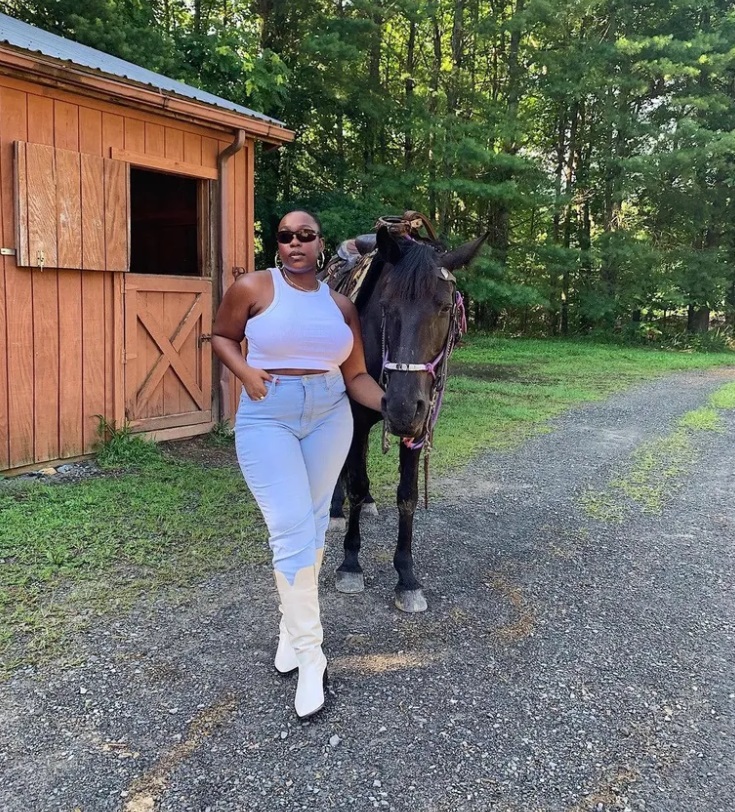 Ковбойские сапоги и клоги: как выглядит самая модная обувь на осень 2024