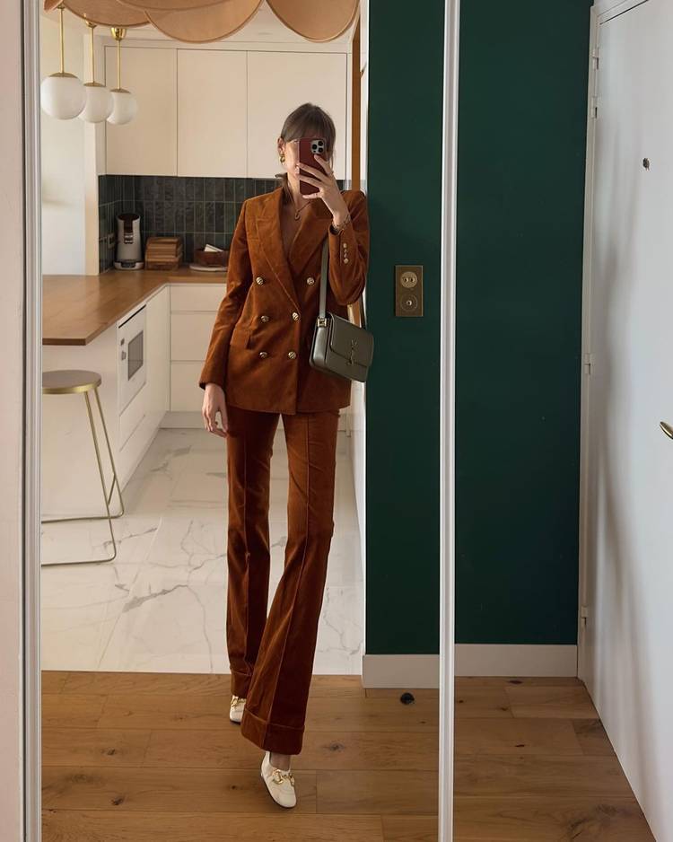 Які жіночі штани будуть наймоднішими зимою 2024-2025: фото трендових образів