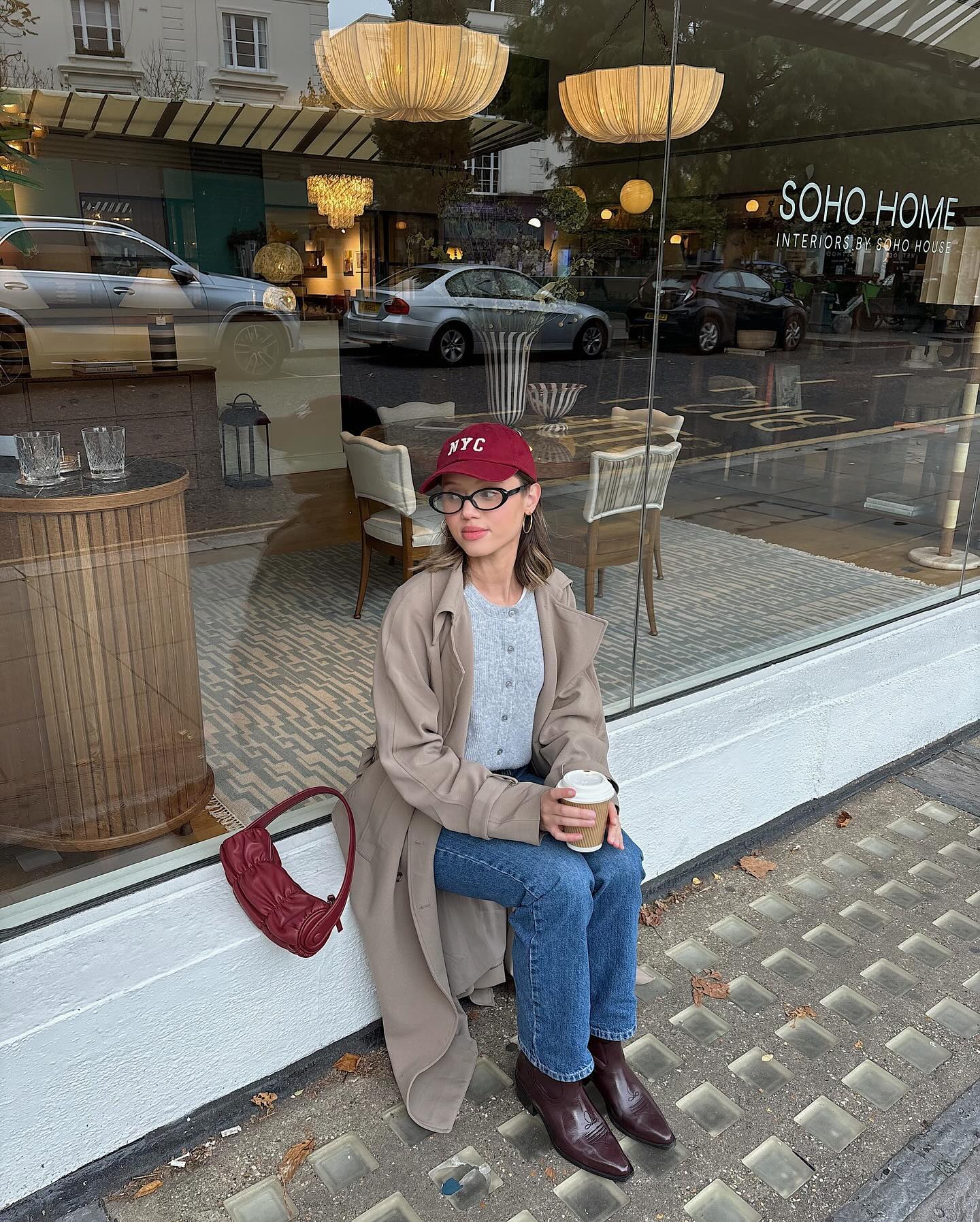 Які чоботи вважають наймоднішими цього року: трендові кольори на зиму 2024-2025