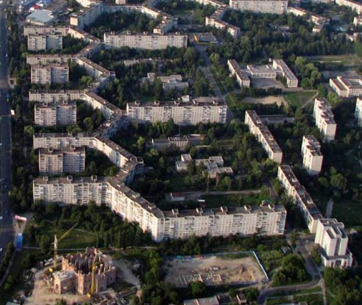 Розкрито місцезнаходження найдовшого будинку у світі. Він - в Україні!