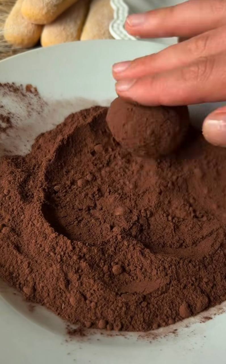 Тірамісу на швидку руку з трьох інгредієнтів: легко та дуже смачно