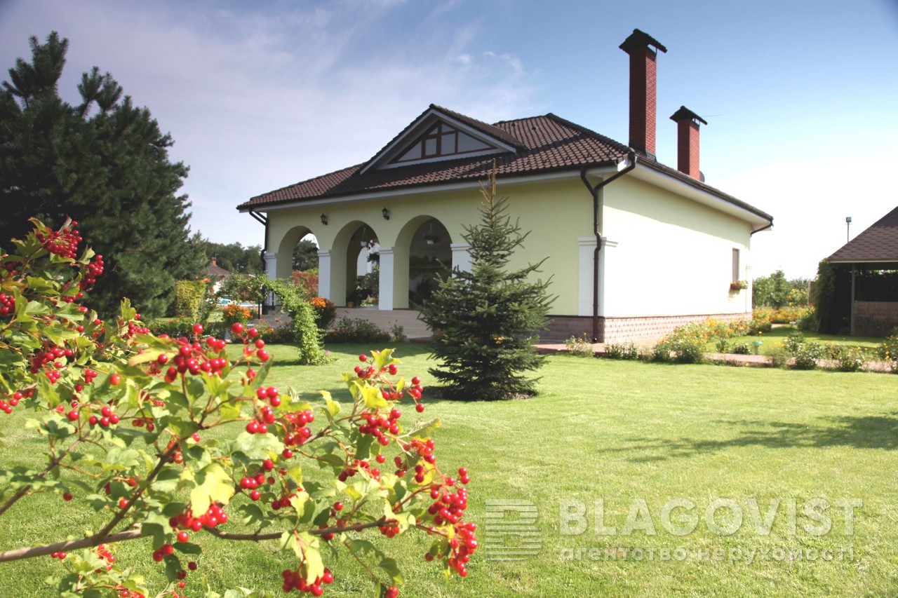 Под Киевом продают элитный особняк с местом для теннисного корта и вертолетной площадки (фото)