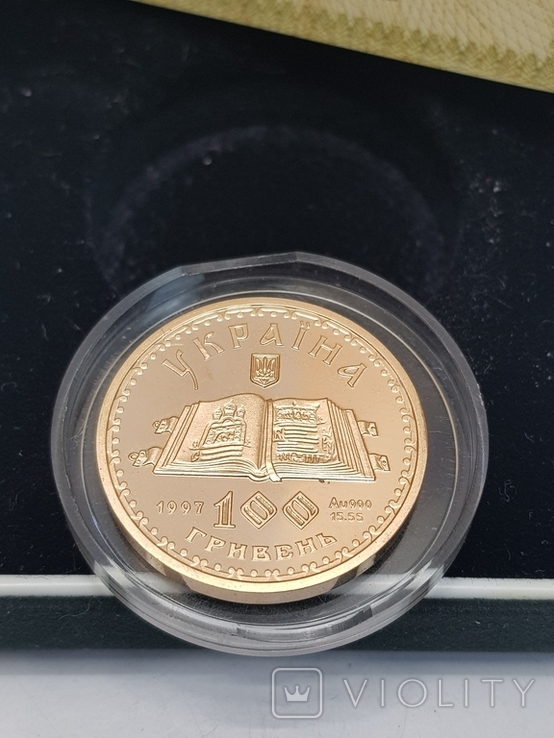 В Украине продают уникальную 100-гривневую монету: в чем ее фишка (фото)