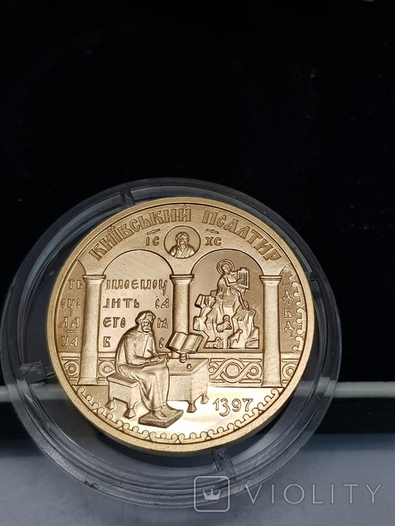 В Украине продают уникальную 100-гривневую монету: в чем ее фишка (фото)