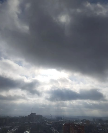 "Там, де діра в даху": Сергій Жадан показав квартиру у Харкові, яку зруйнували окупанти