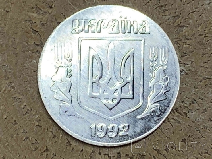 В Украине продают уникальную монету в 1 гривну почти за тысячу долларов: в чем ее особенность (фото)