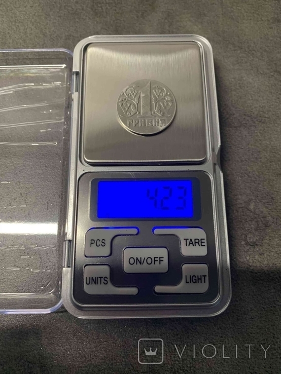 В Украине продают уникальную монету в 1 гривну почти за тысячу долларов: в чем ее особенность (фото)