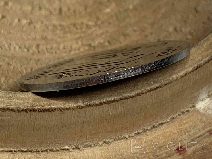 В Украине продают уникальную монету в 1 гривну почти за тысячу долларов: в чем ее особенность (фото)