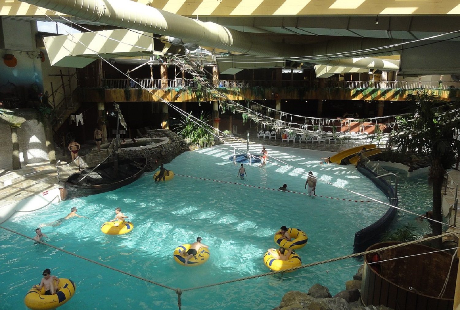 5 фантастичних аквапарків, кожен з яких - справжній "водний світ"