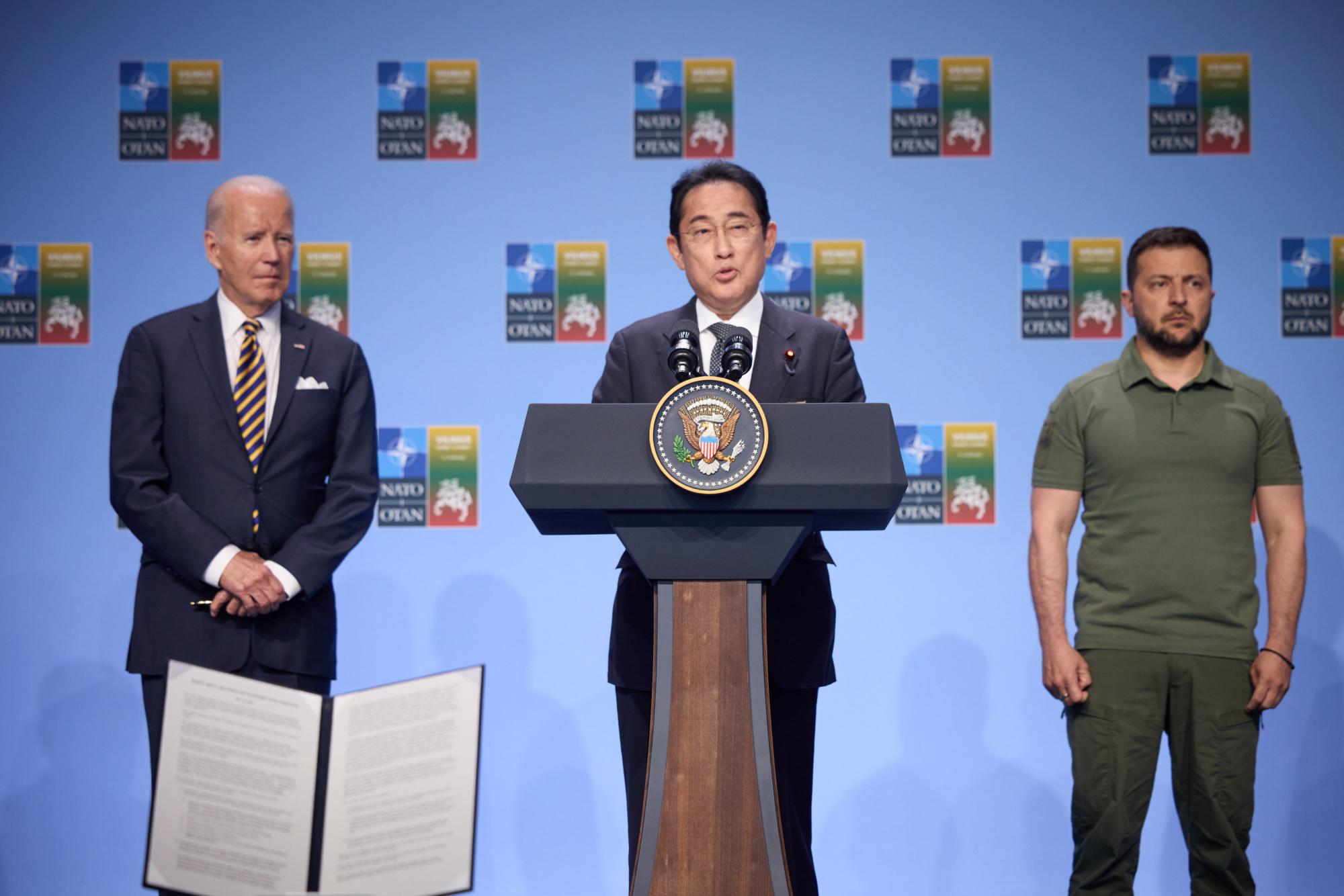 Без запрошення, але зі зброєю та гарантіями. Чим для України закінчився саміт НАТО