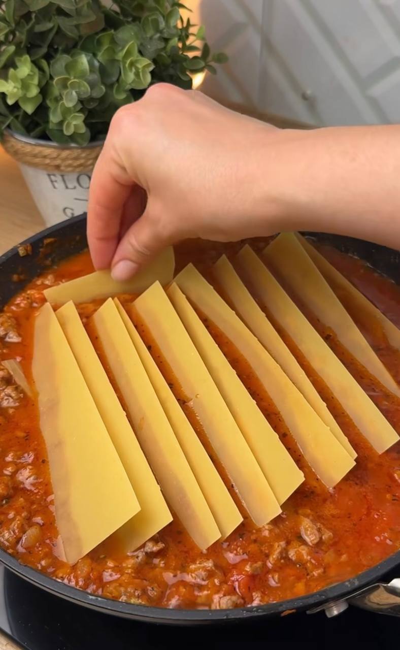 Рецепт лінивої лазаньї без духовки: швидко, просто і дуже смачно