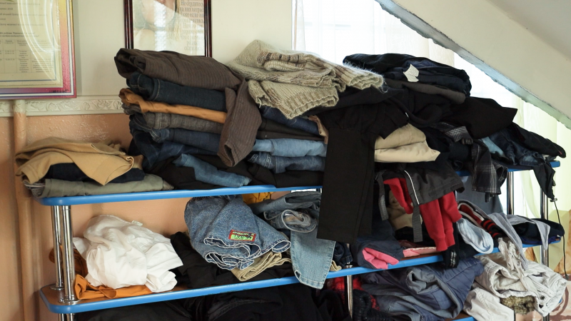 "Куди прийдуть росіяни, жити не залишуся". Як переселенці рятуються від війни у шелтерах