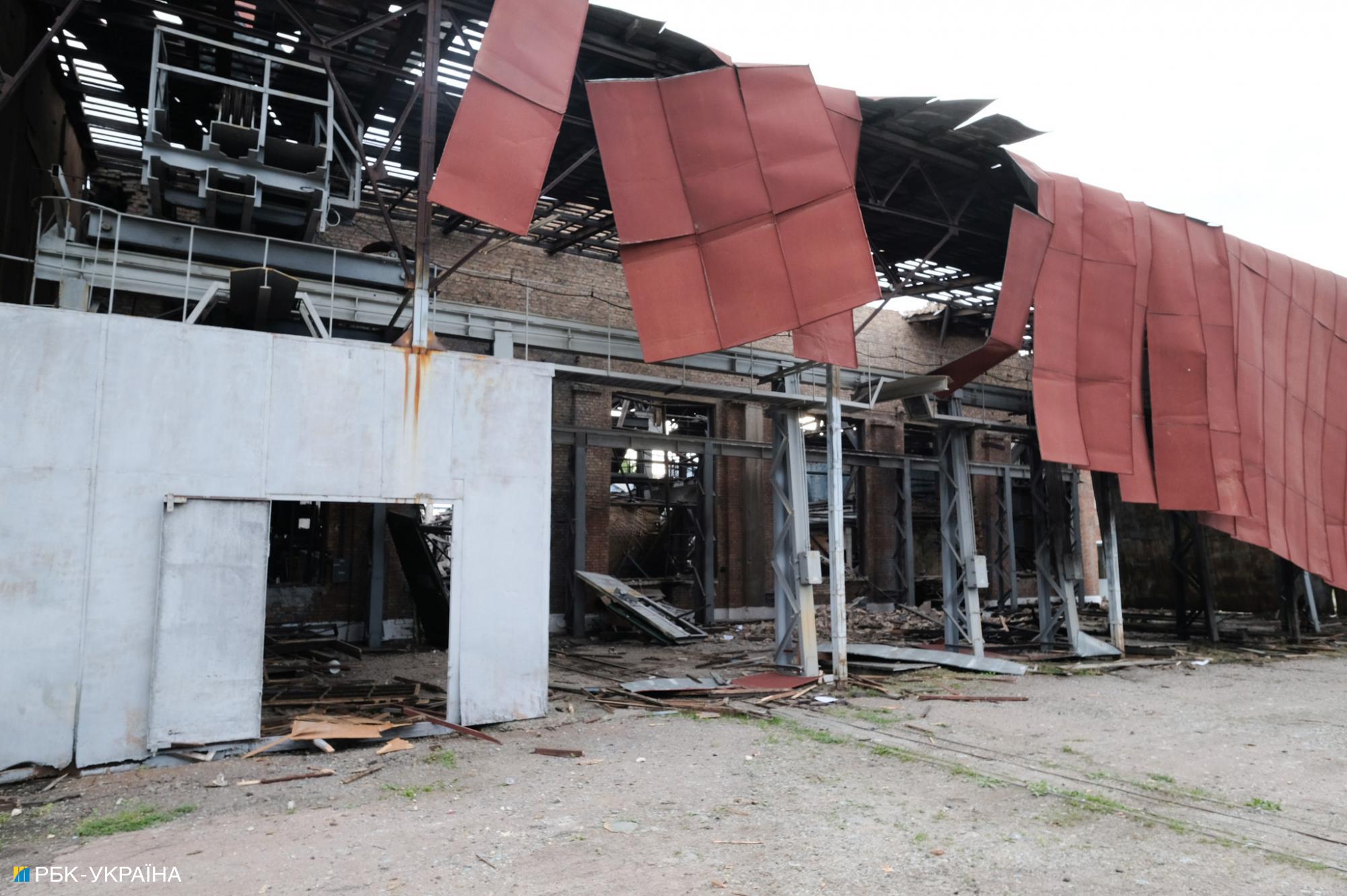 Ранковий удар по Києву. Фоторепортаж з обстріляного ДВРЗ