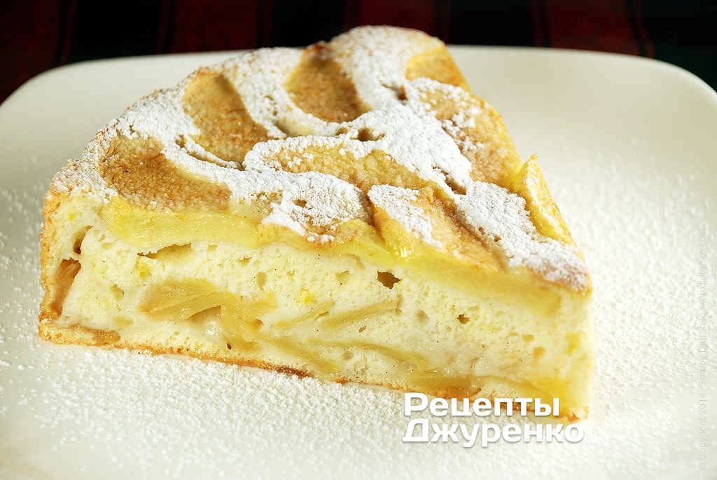 Кулинар поделился "быстрым" рецептом шарлотки с яблоками: справится даже начинающий!