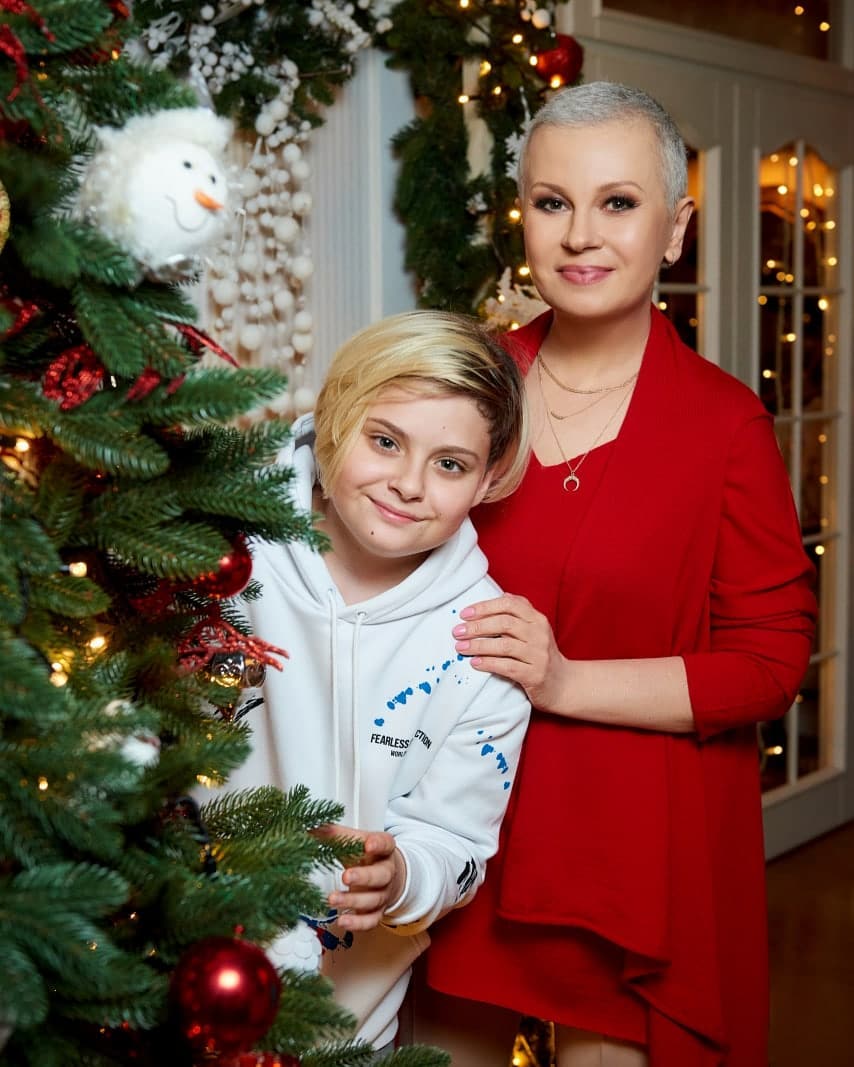 Не тільки Могилевська. Українські зірки, які стали мамами після 40-ка