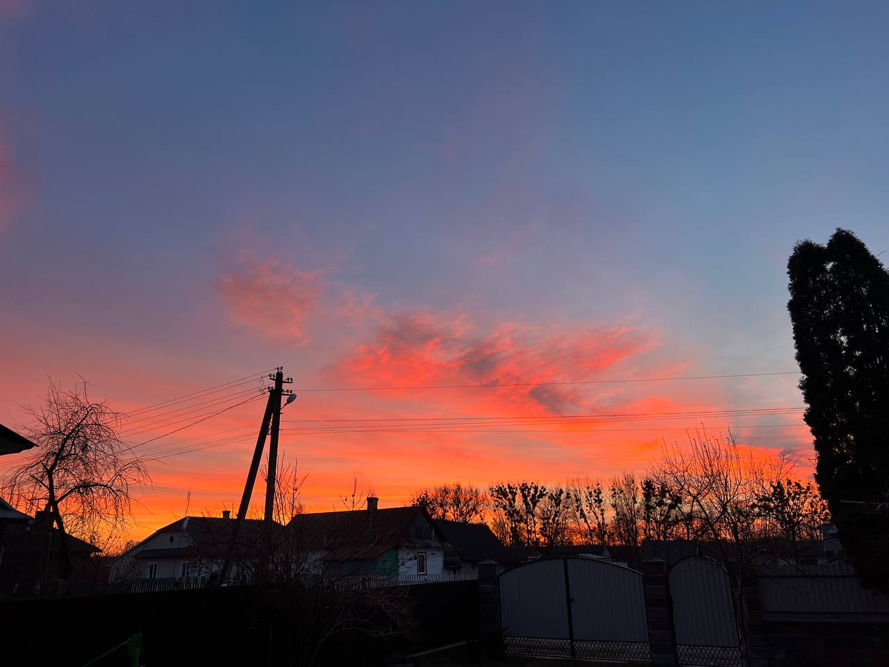 У новорічну ніч над Україною побачили незвичне явище: дивовижні фото