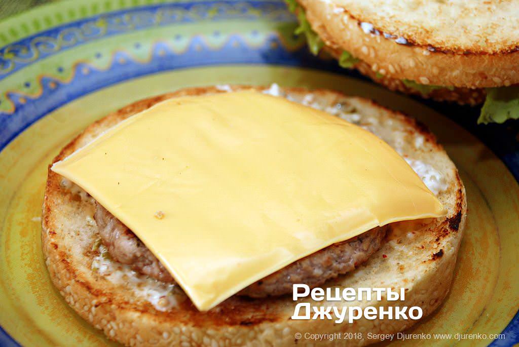 Кулинар дал простой рецепт домашнего бургера: будет лучше, чем в ресторане!