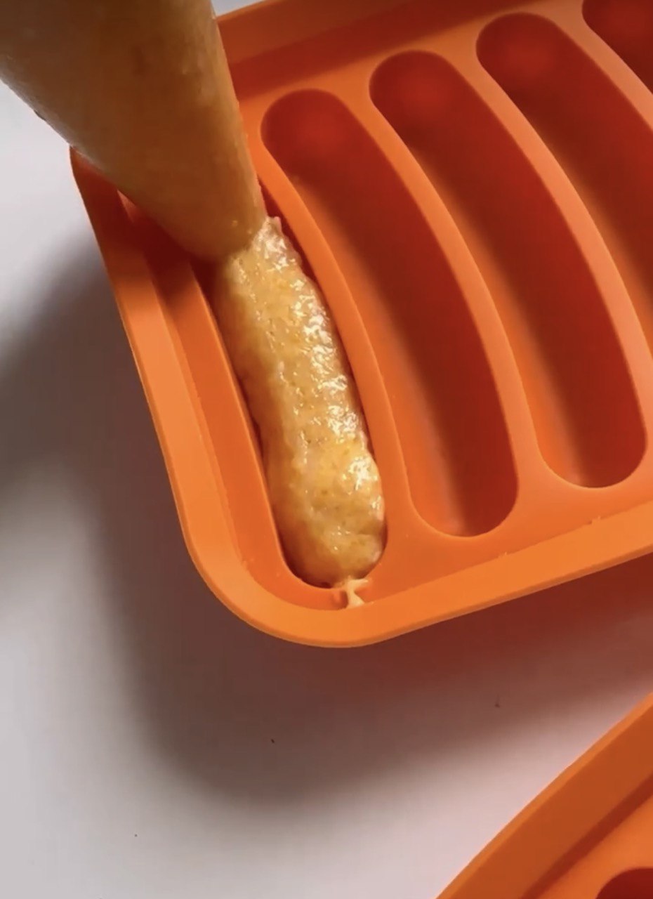 Сподобаються навіть дітям: як приготувати корисні та смачні сосиски (відео)