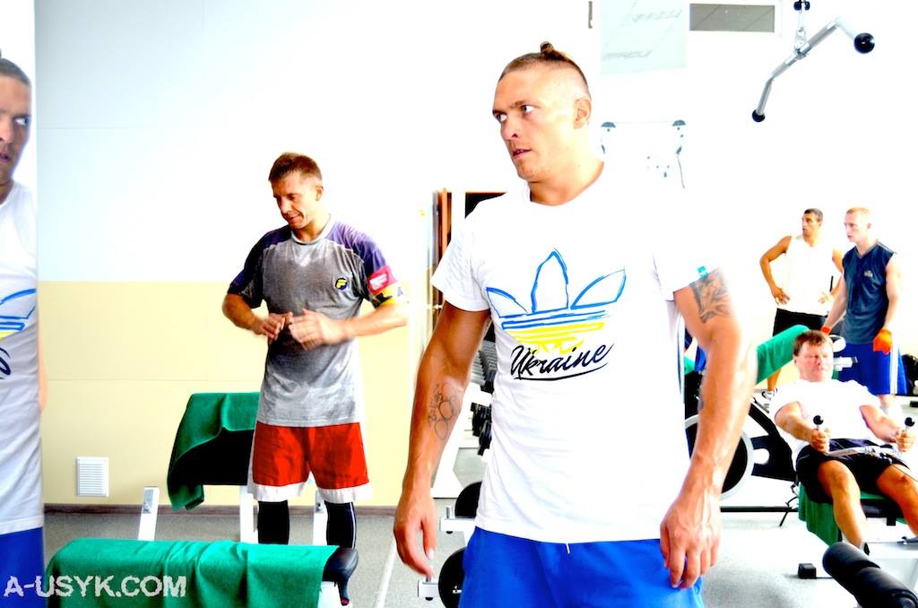 Едва дотягивал до "сотки". Как выглядел Александр Усик 10 лет назад (фото)