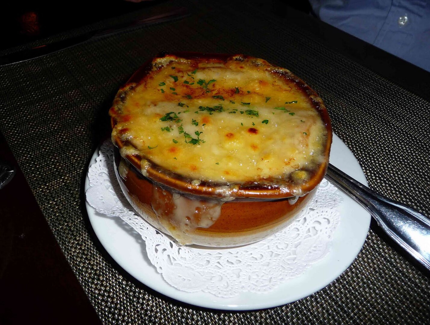 Цибулевий суп: рецепт французької класики від Ектора з "МастерШеф"