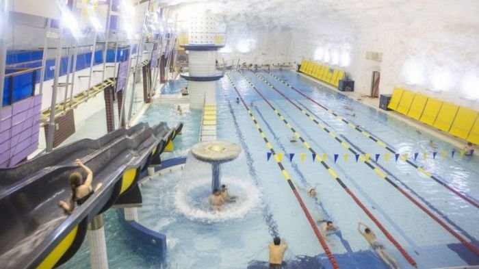 Футбольное поле и кафетерий: в Финляндии показали город-бомбоубежище (видео)