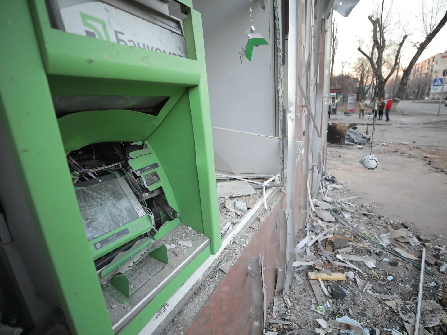 Мандрівник Дмитро Комаров тепер їздить по Києву, показуючи світу горе від російських ракет