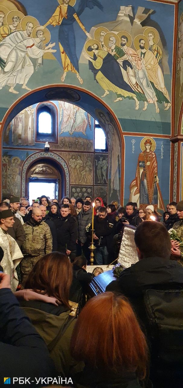 У Києві прощаються з загиблим поетом Максимом Кривцовим: щемливі фото