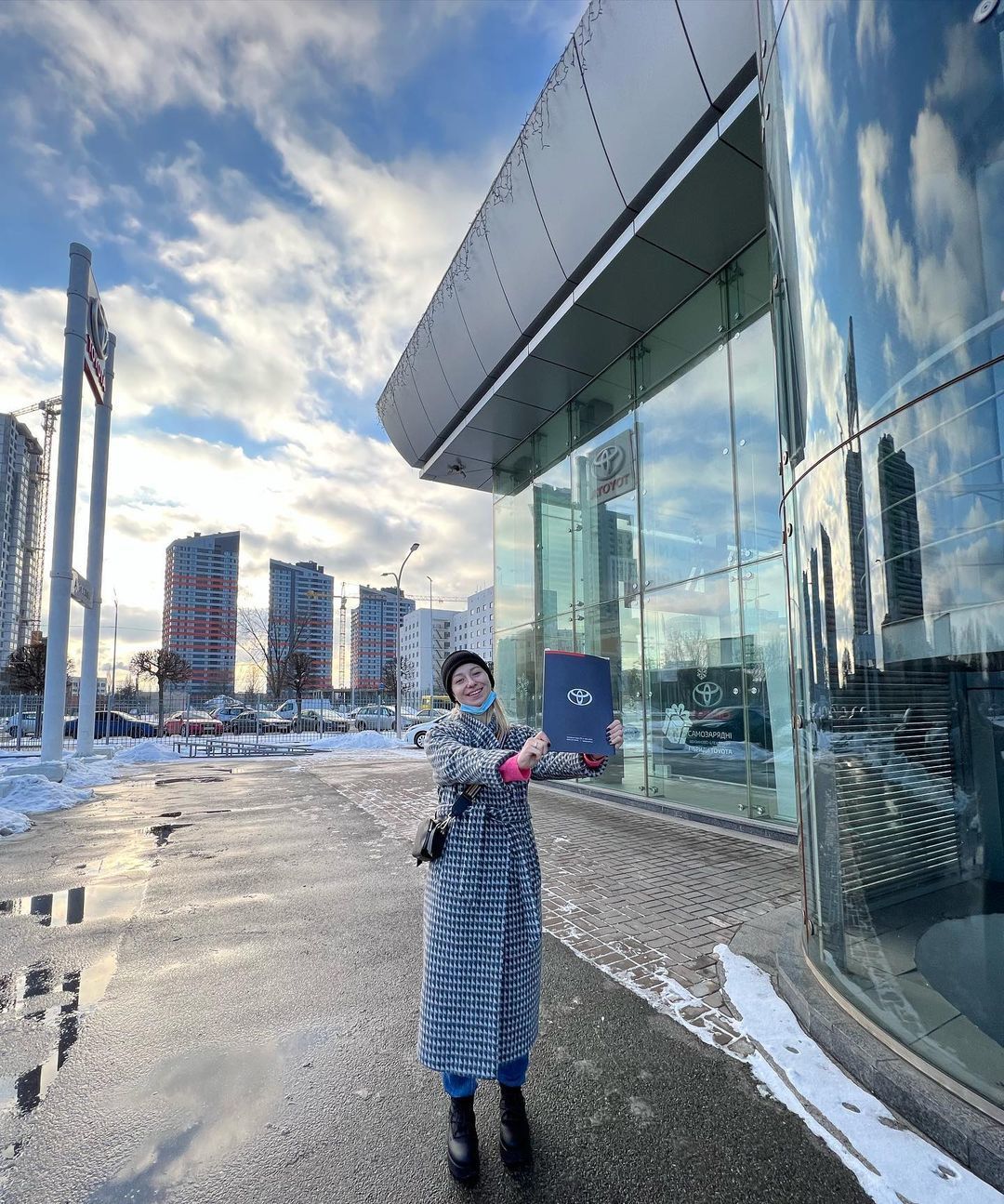 Жена Виктора Павлика похвасталась дорогой покупкой: муж приобрел элитное авто