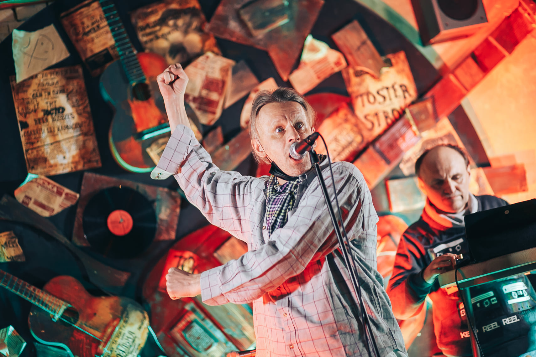 Умер знаменитый Мисько Барбара - основатель группы "Мертвий півень"